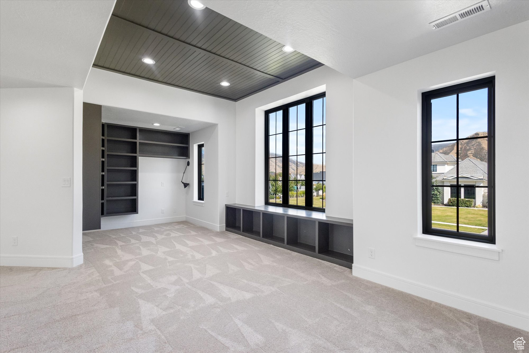 EMERALD ESTATES - Residential