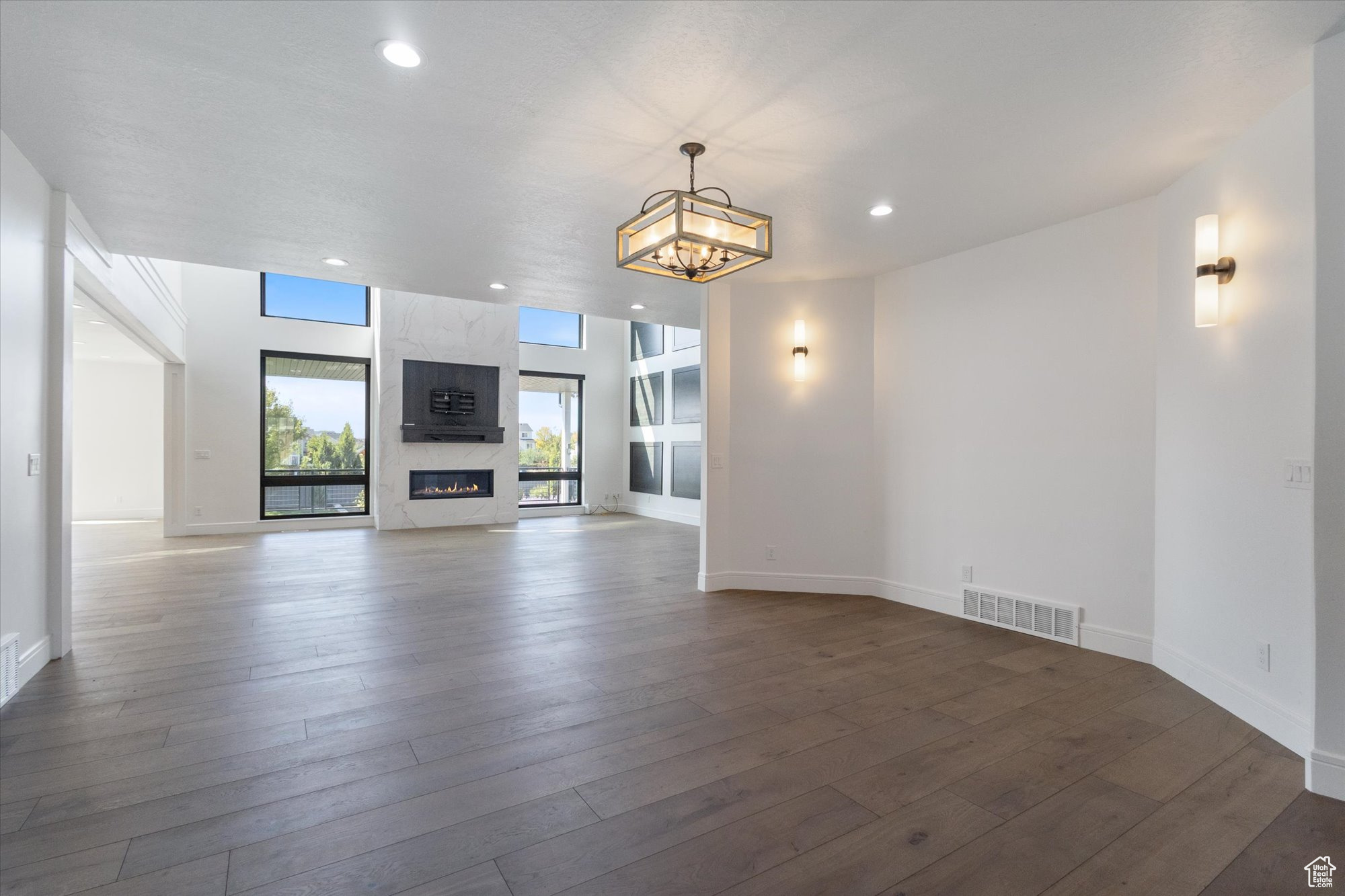 EMERALD ESTATES - Residential