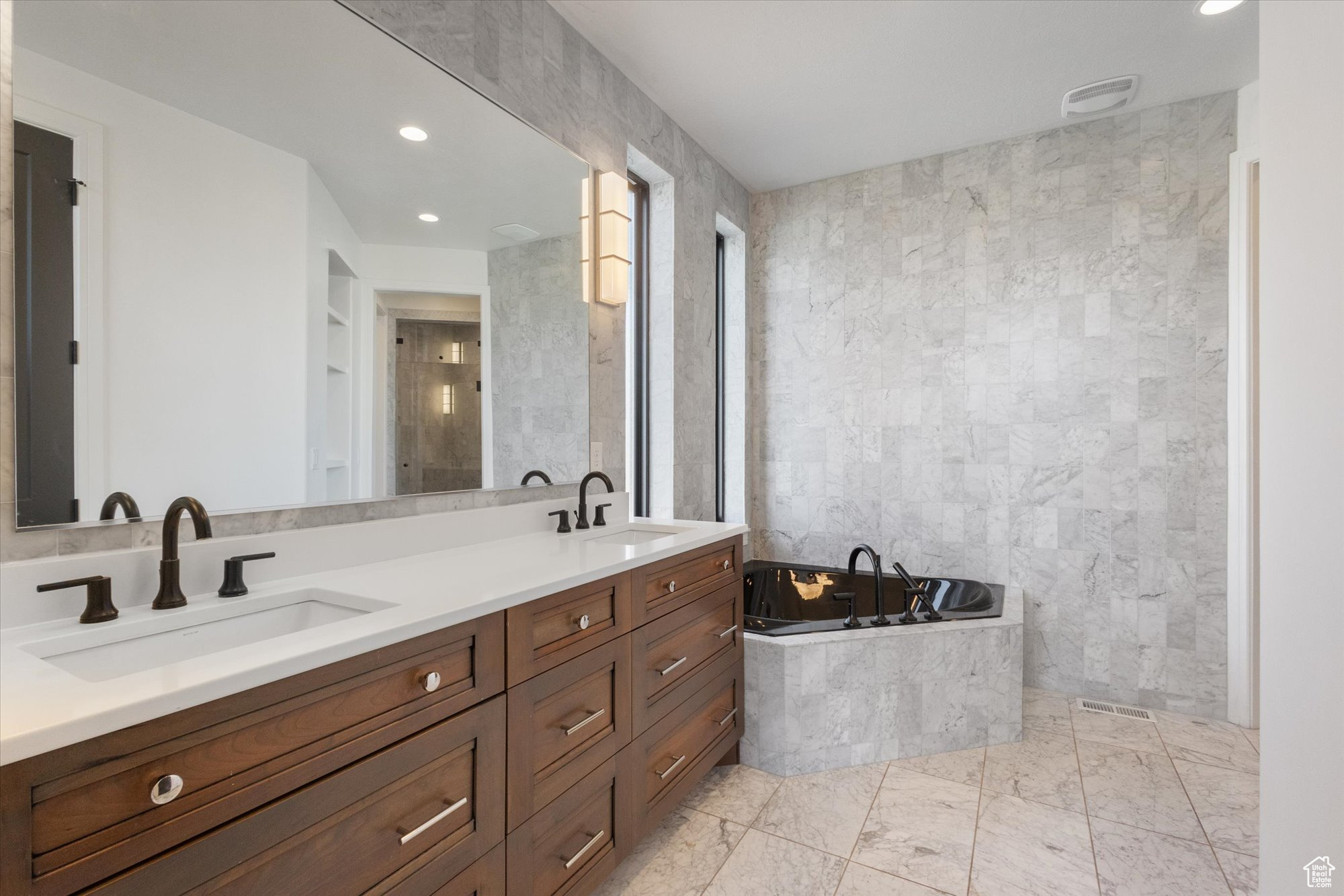 EMERALD ESTATES - Residential
