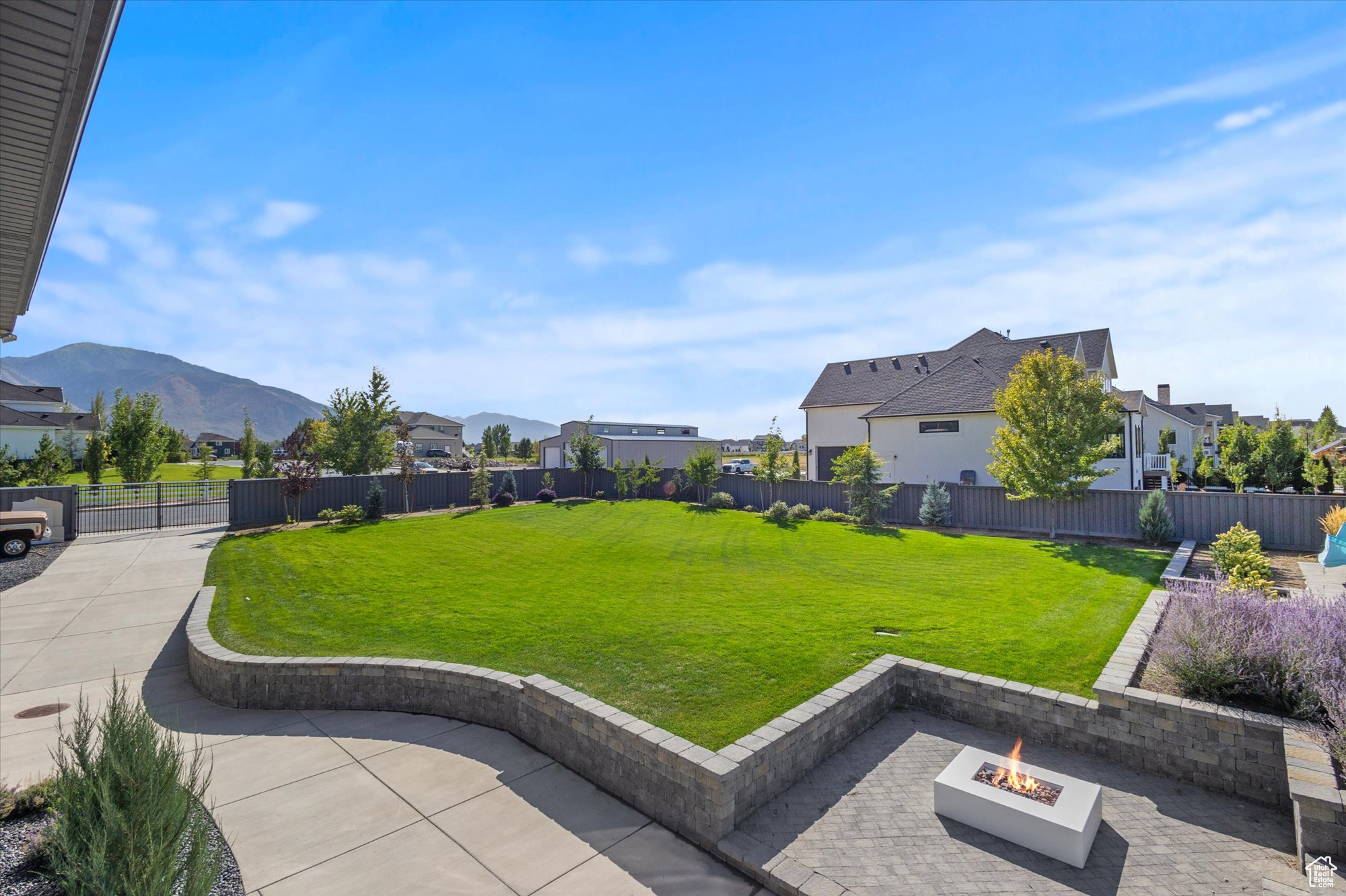 EMERALD ESTATES - Residential