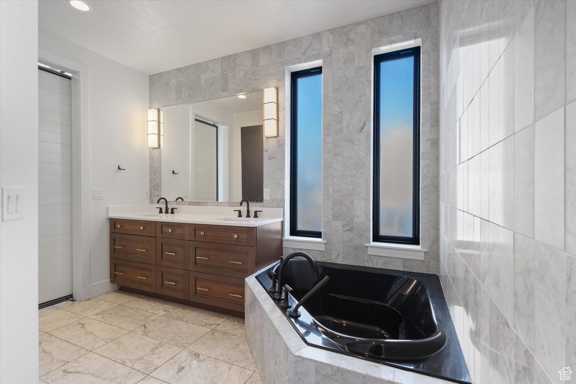 EMERALD ESTATES - Residential