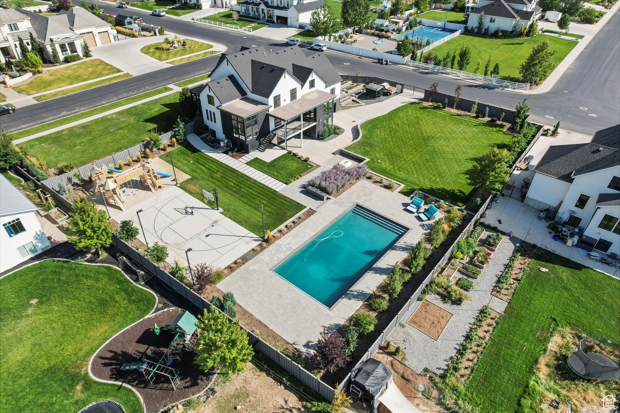 EMERALD ESTATES - Residential
