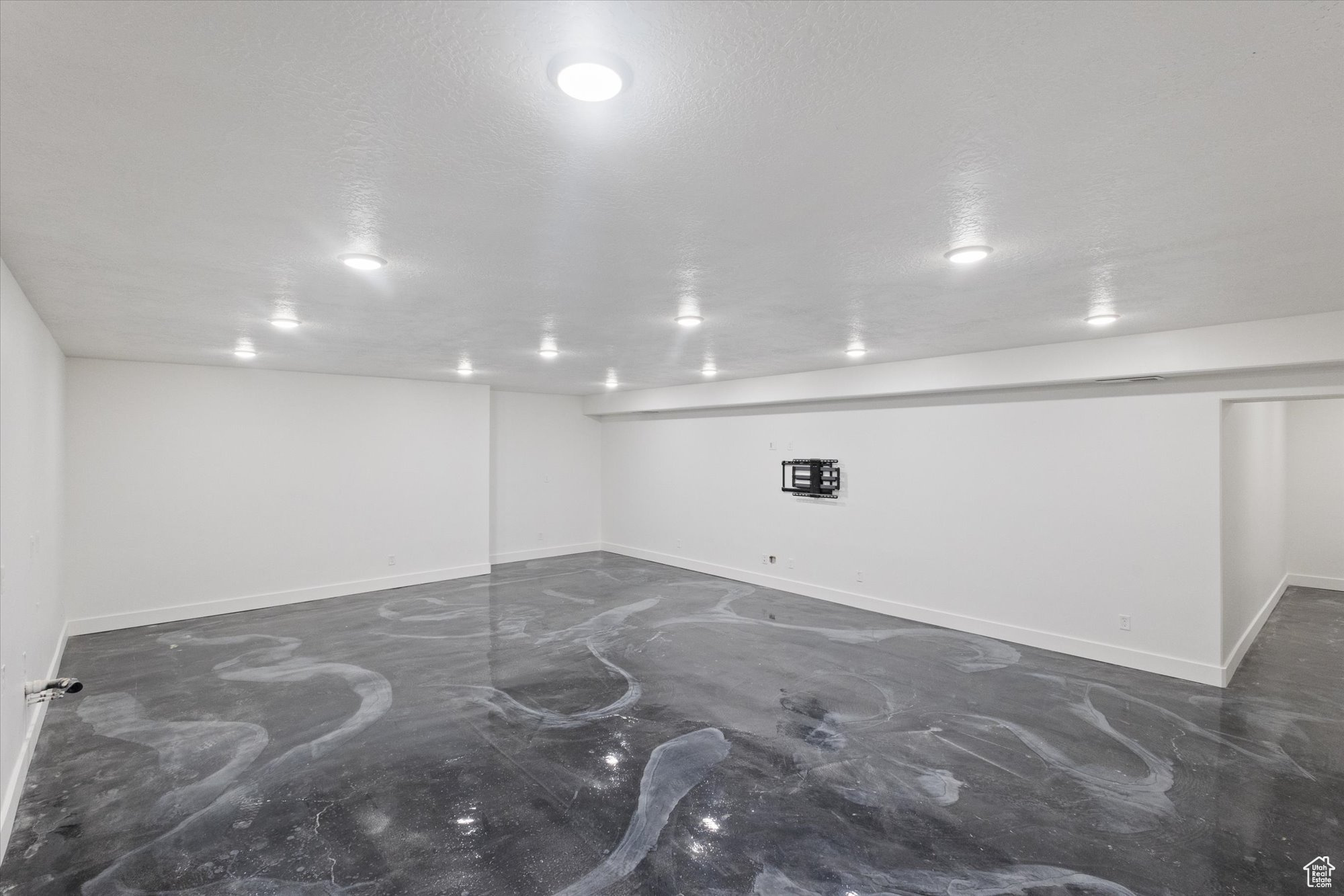 EMERALD ESTATES - Residential