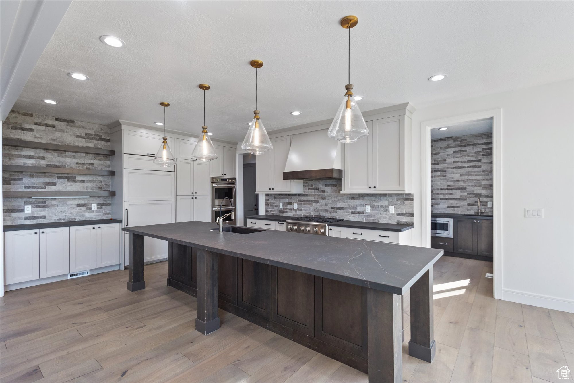 EMERALD ESTATES - Residential