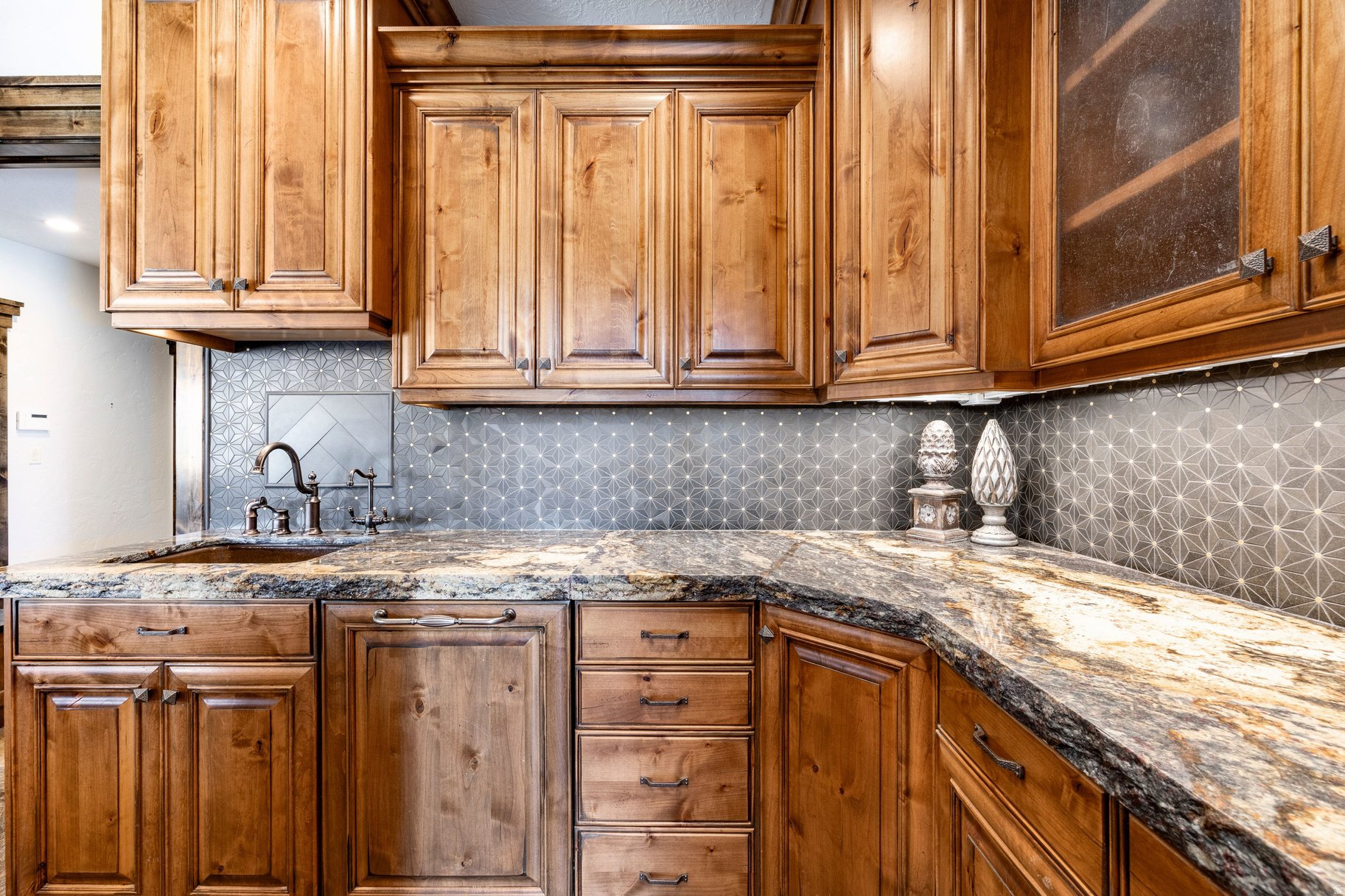 LOOKOUT RIDGE - Residential