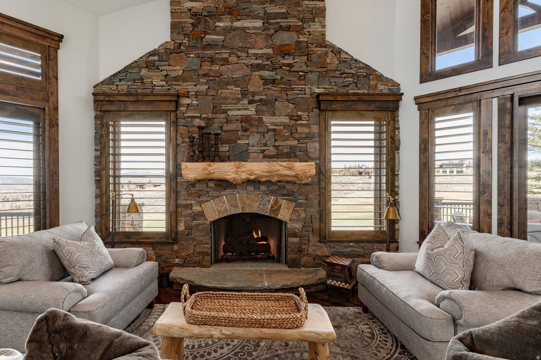 LOOKOUT RIDGE - Residential