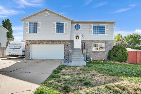 Photo of 482 W 275 N, Clearfield, UT 84015 (MLS # 2115423)