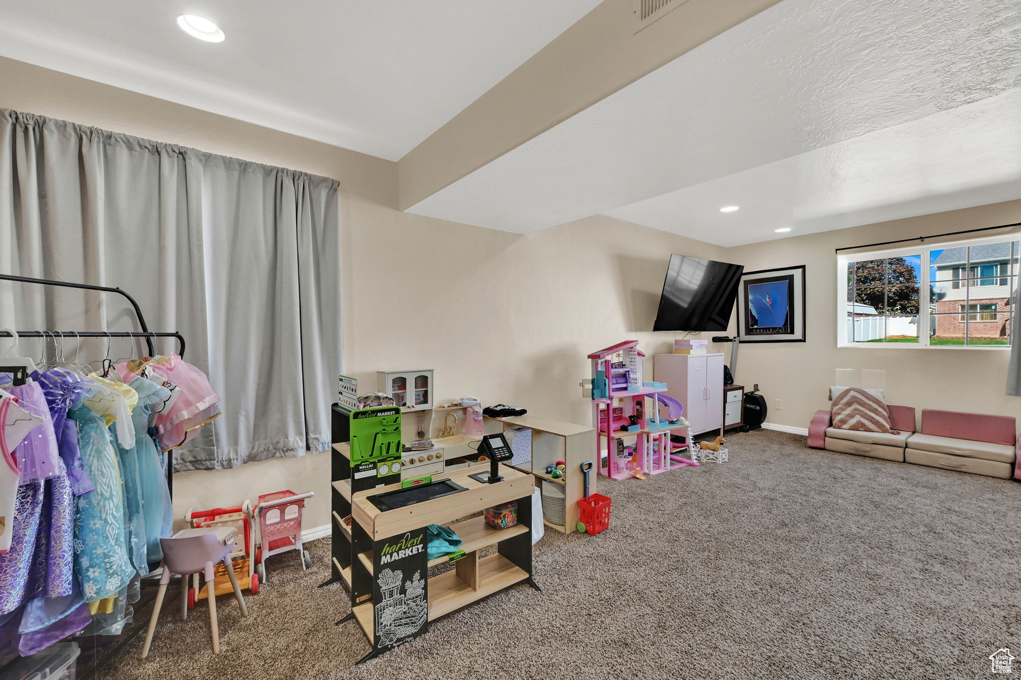 BUSH ESTATES - Residential
