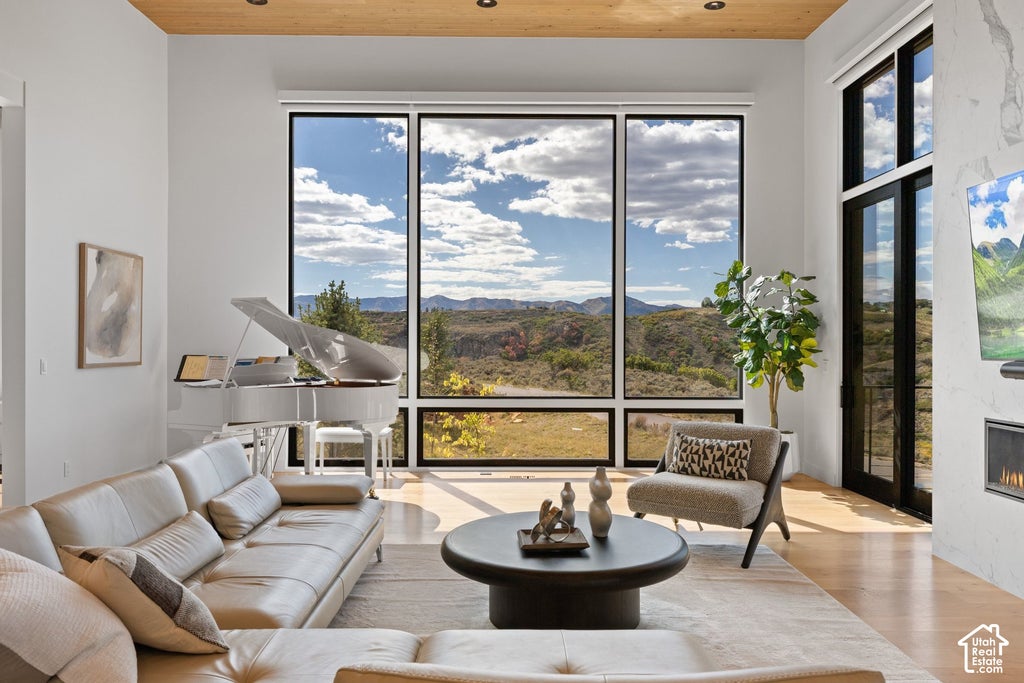 Photo of 621 E CANYON GATE RD, Park City, UT 84098 (MLS # 2188167)