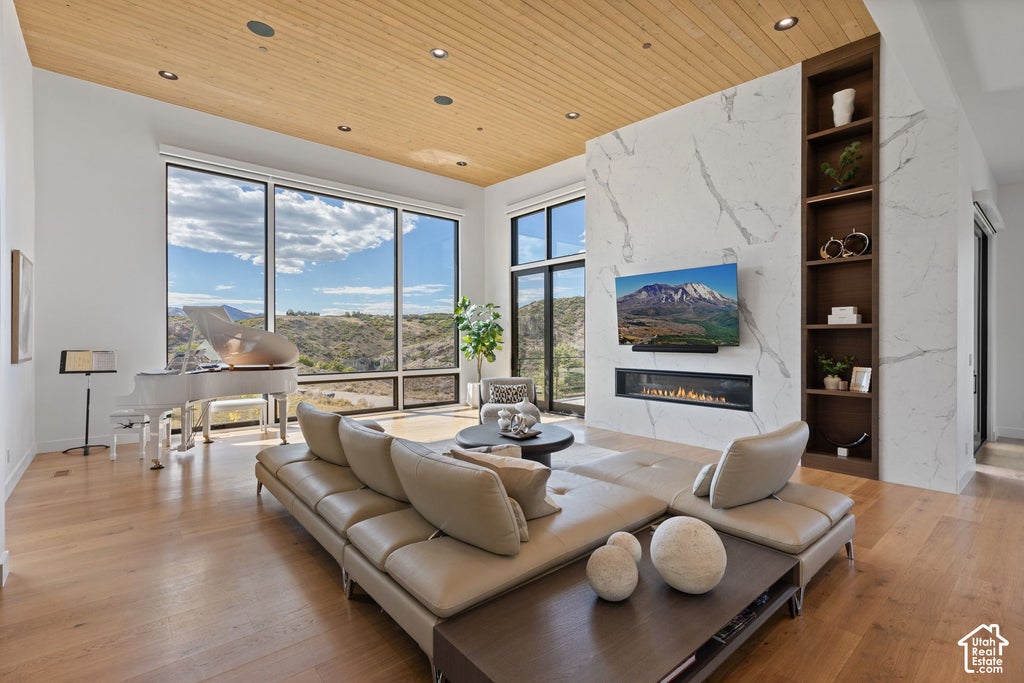 Photo of 621 E CANYON GATE RD, Park City, UT 84098 (MLS # 2188167)