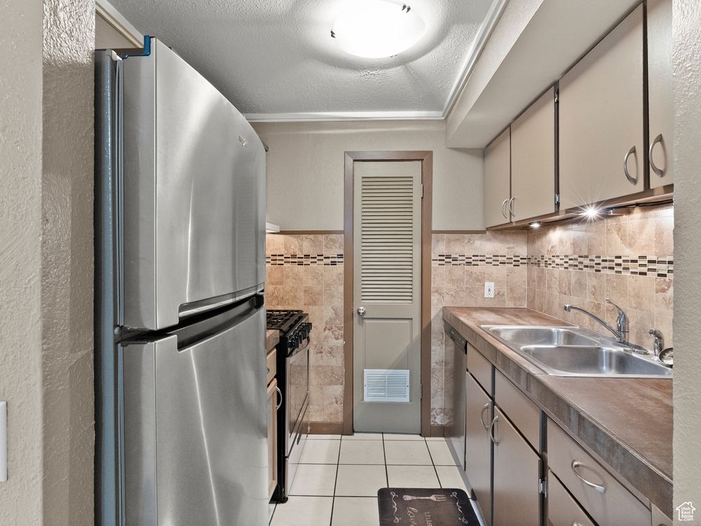 Photo of 5320 S 570 E #L, Salt Lake City, UT 84107 (MLS # 2091894)