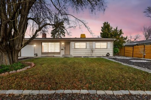 Photo of 1771 E FIELDCREST LN, Holladay, UT 84117 (MLS # 2127976)