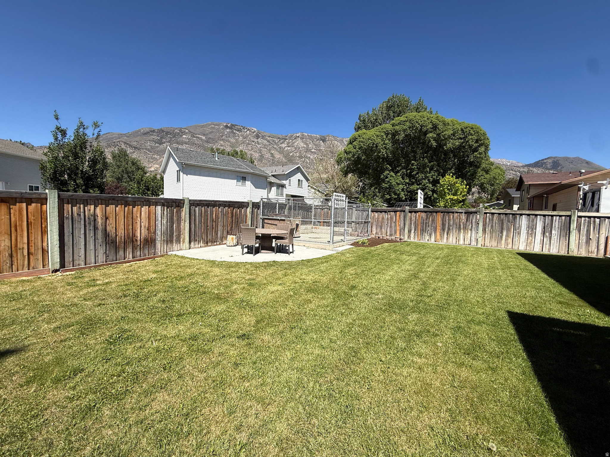 COUNTRY MEADOW - Residential
