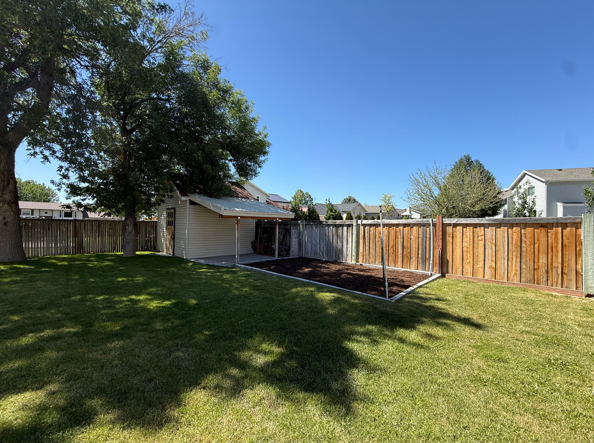 COUNTRY MEADOW - Residential