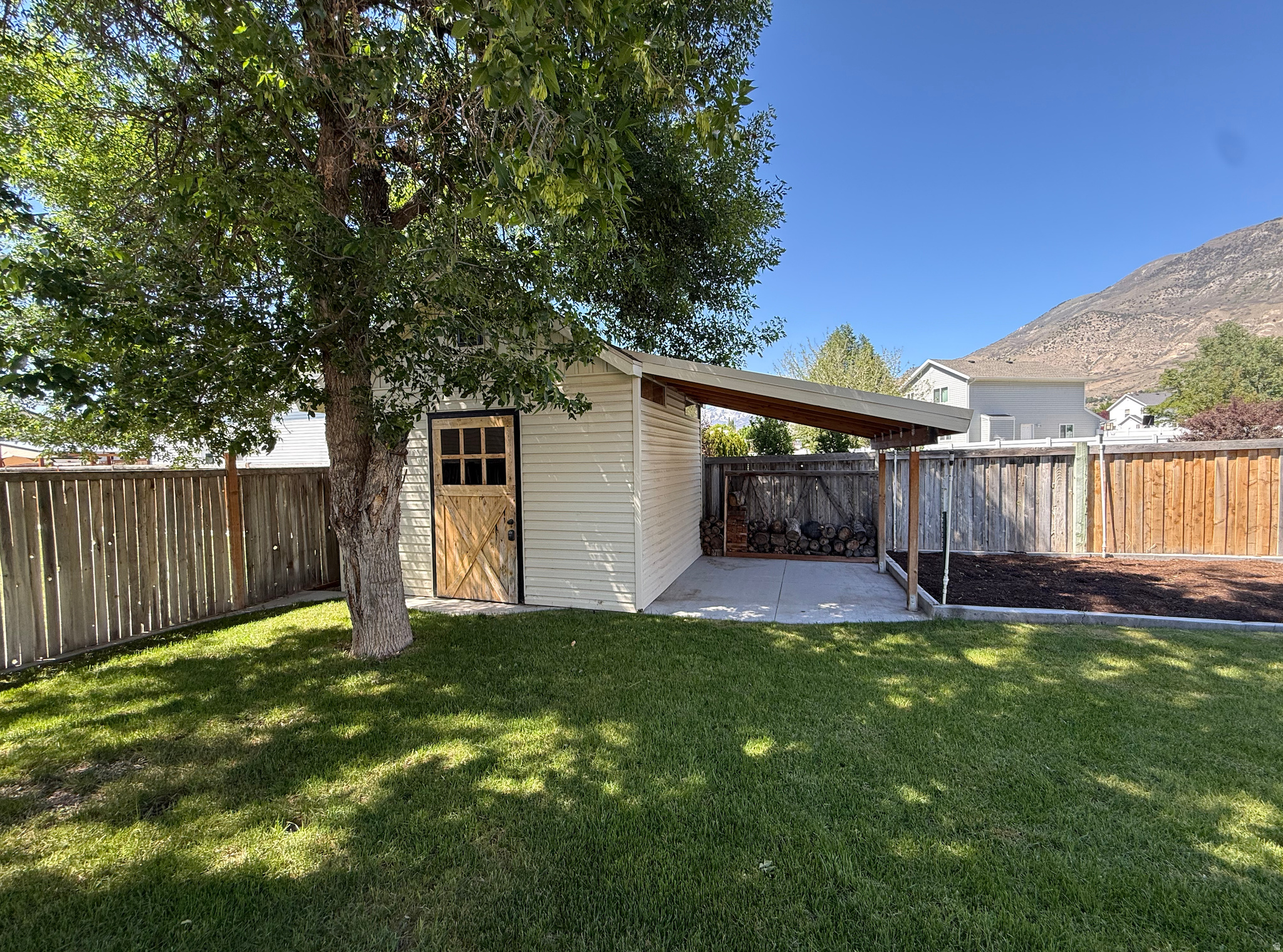 COUNTRY MEADOW - Residential