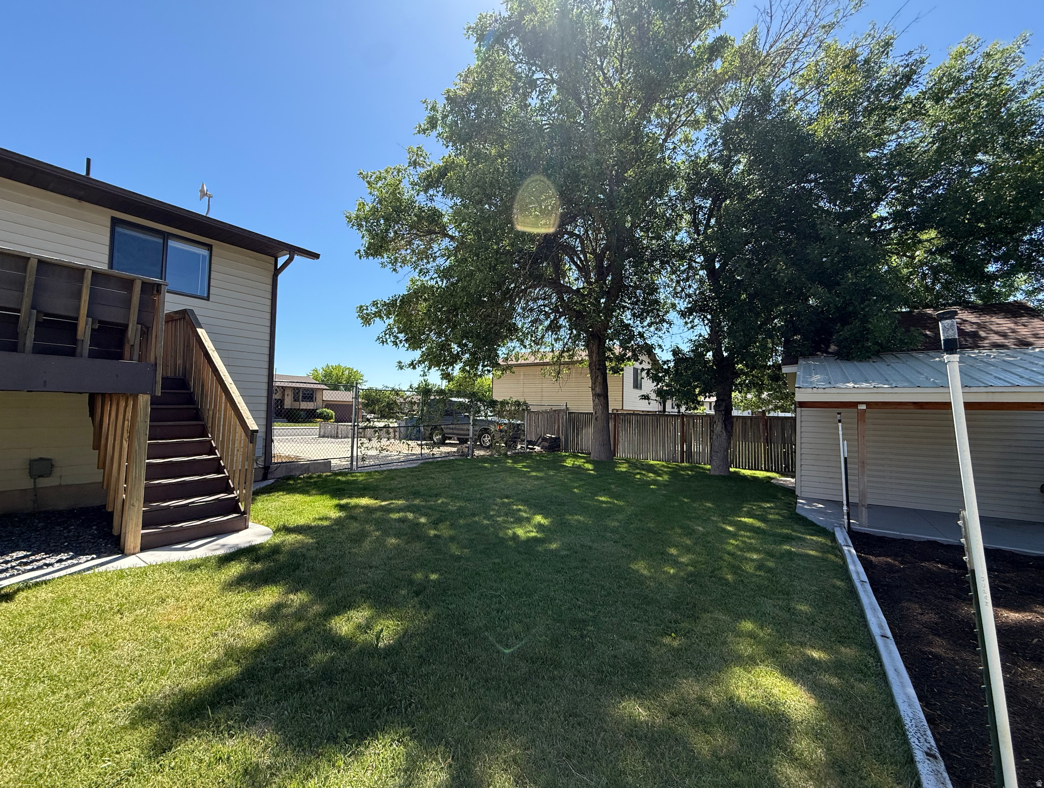 COUNTRY MEADOW - Residential