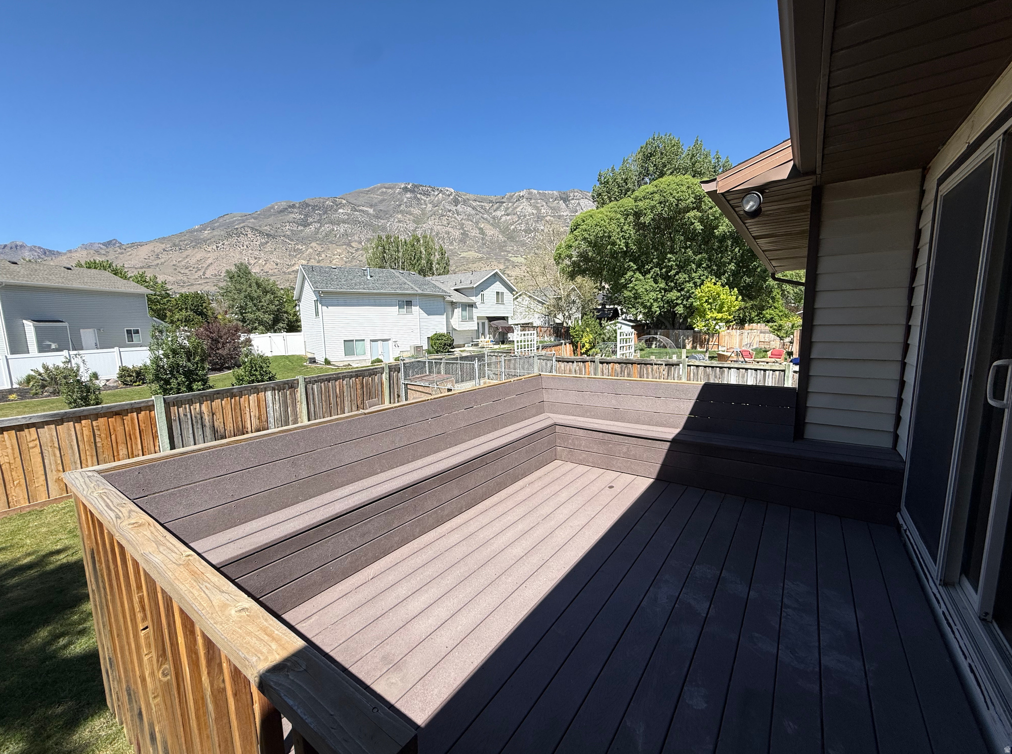 COUNTRY MEADOW - Residential