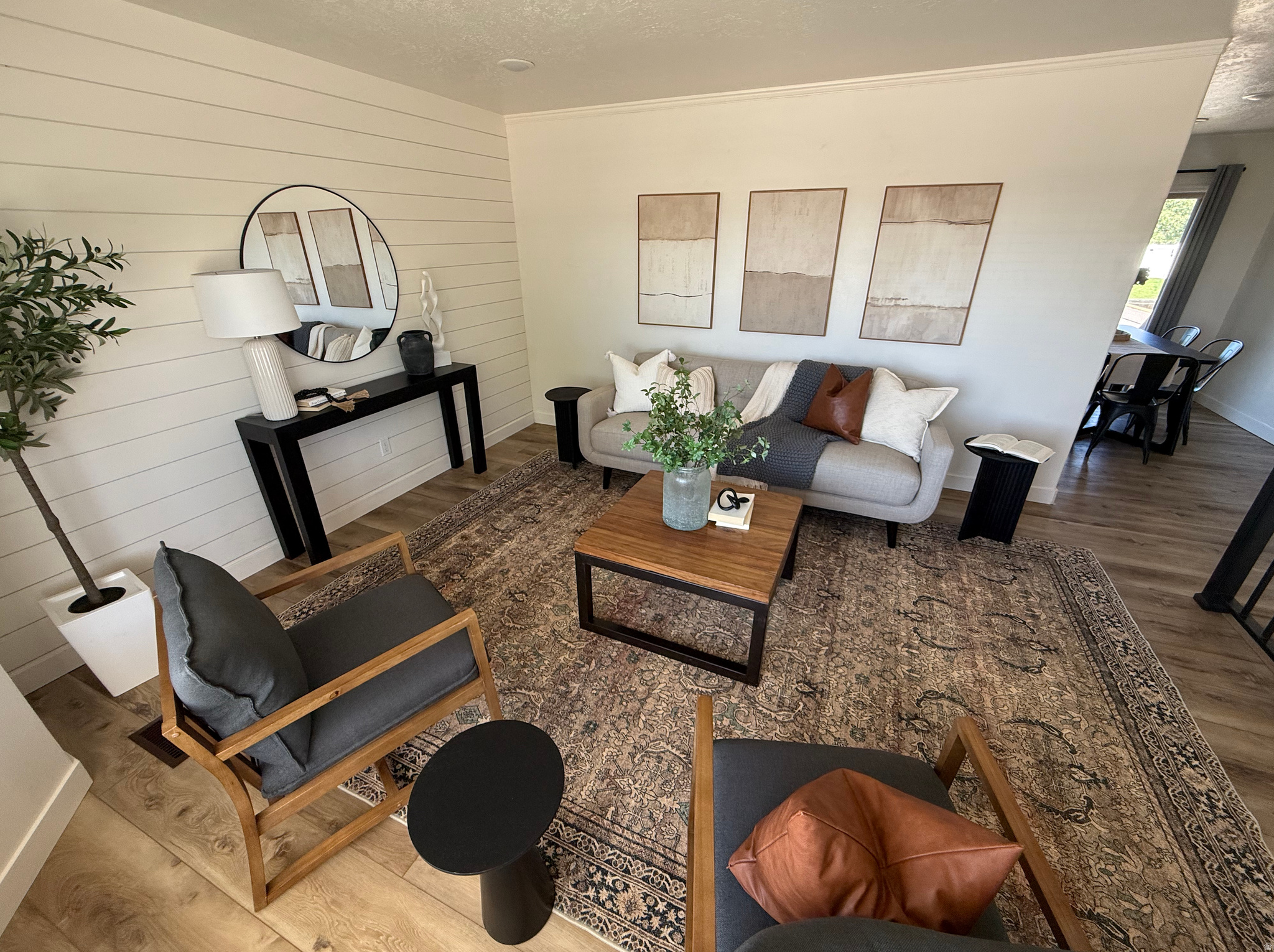 COUNTRY MEADOW - Residential
