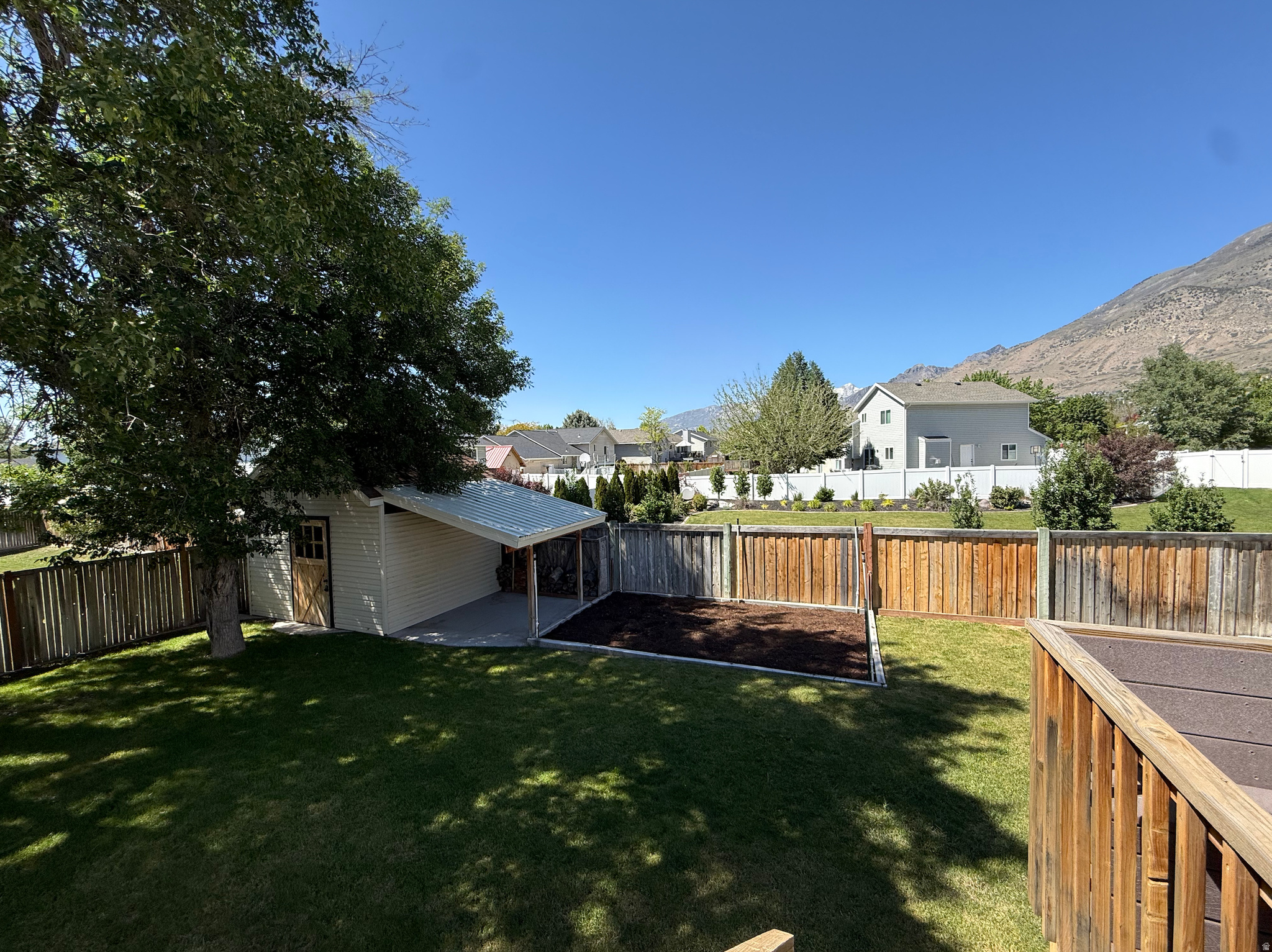 COUNTRY MEADOW - Residential