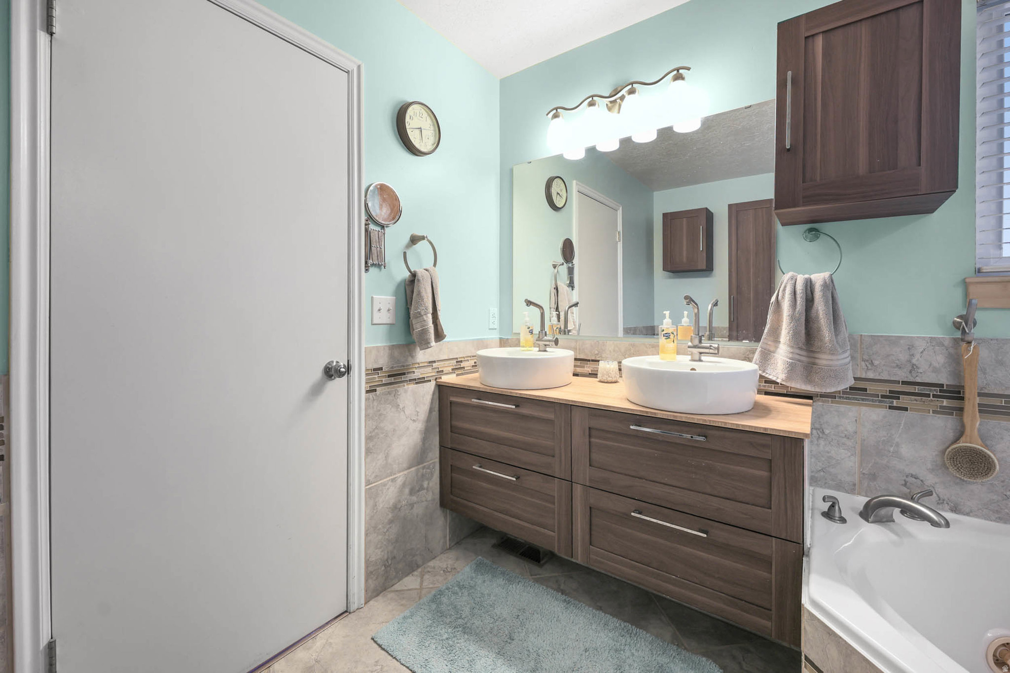 EVERGREEN FARMS - Residential