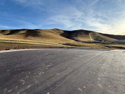 Tiny photo for 606 S OAKRIDGE DR E, Tooele, UT 84074 (MLS # 2146364)