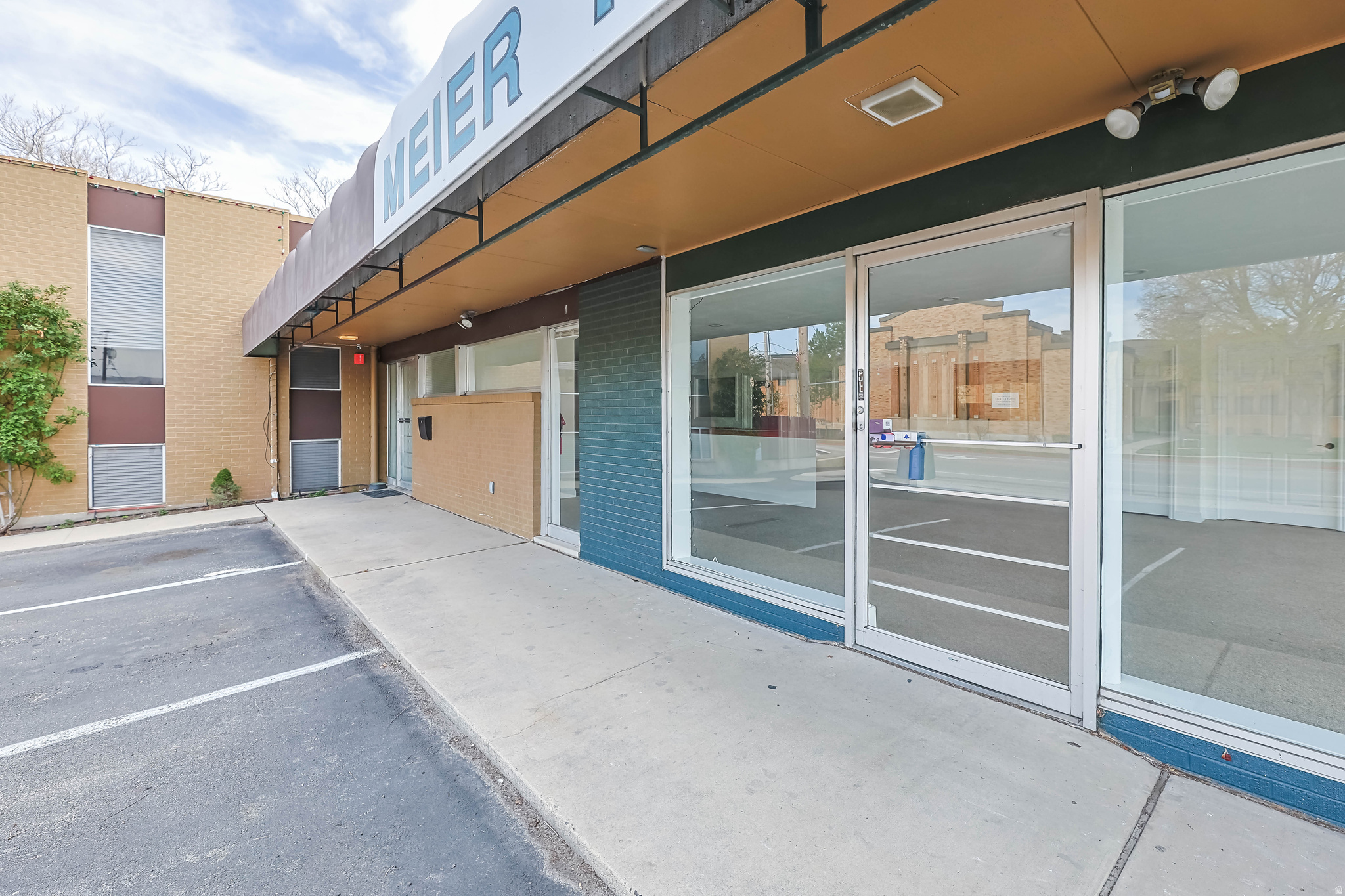 PARK - Commercial Sale