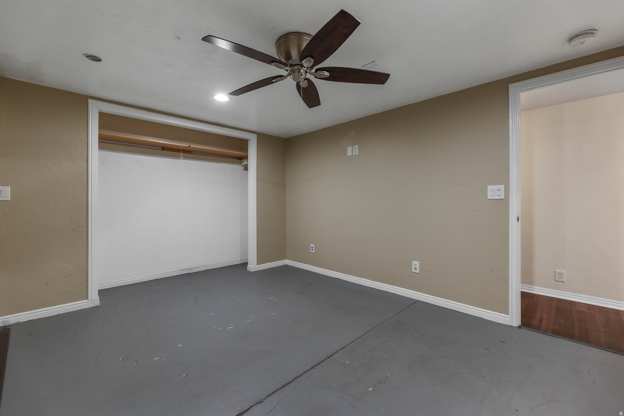 PARK - Commercial Sale