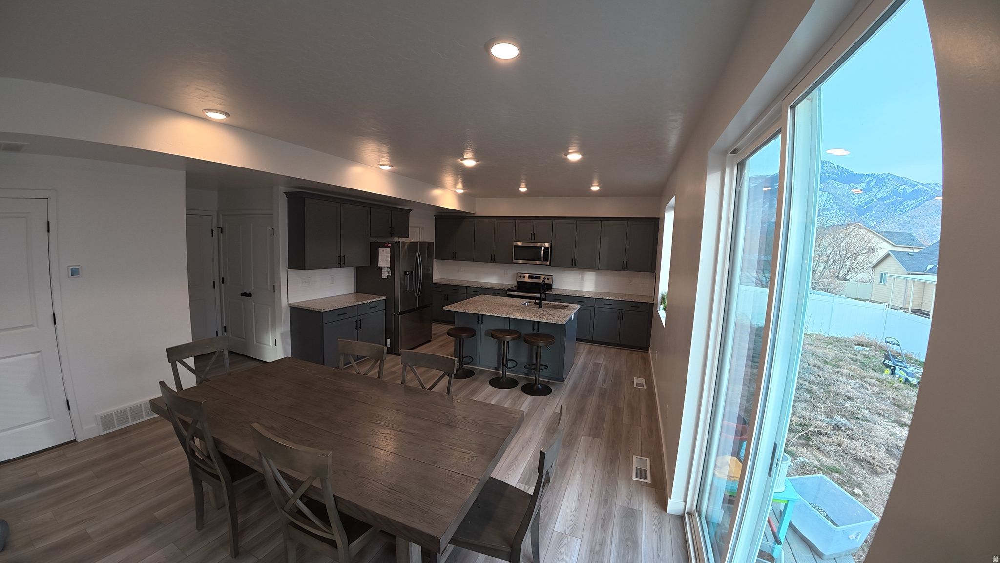 MONTGOMERY FARMS - Residential