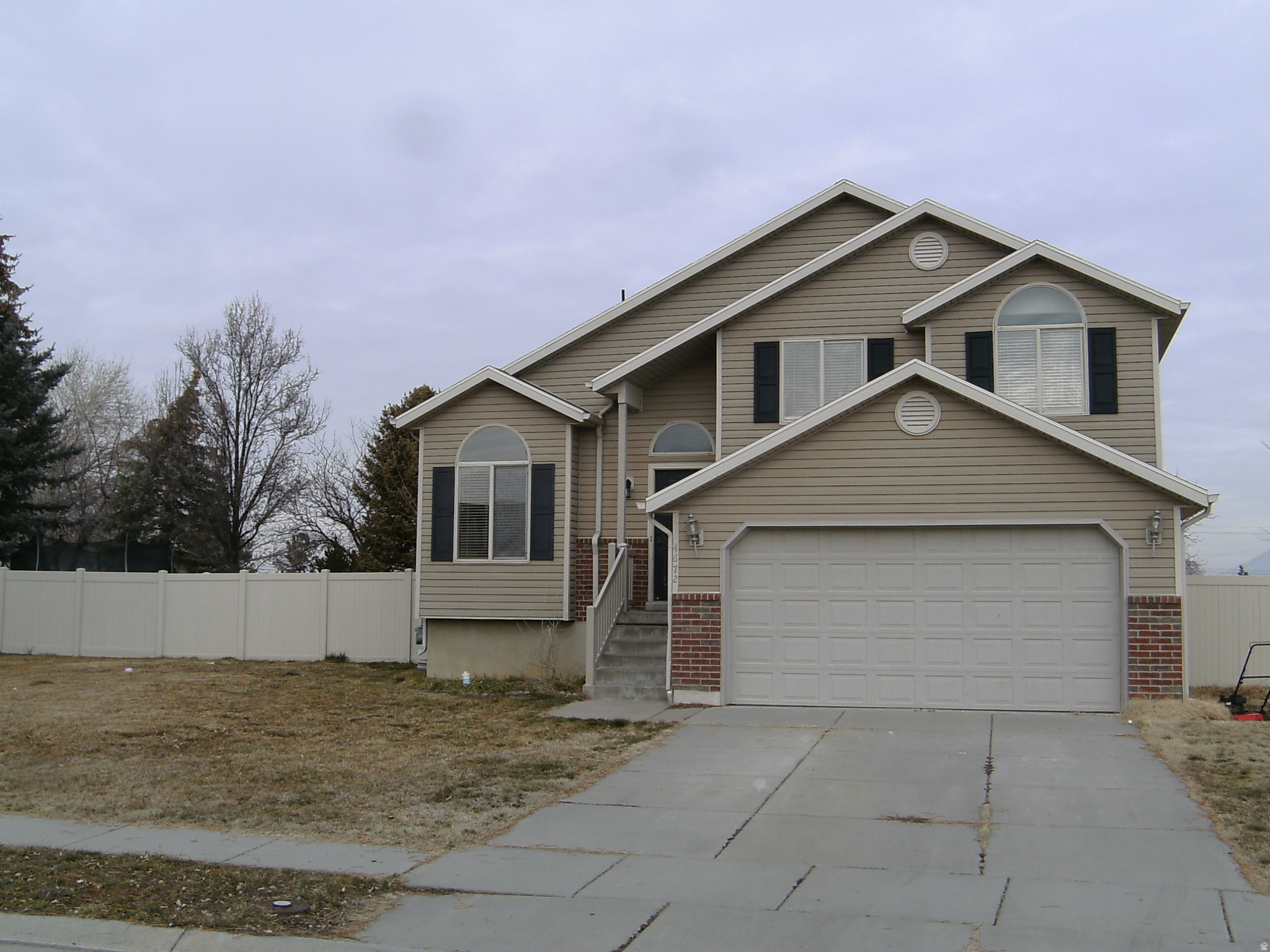 FREEDOM ESTATES - Residential Lease