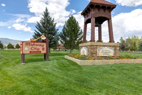 Tiny photo for 886 E HAMLET CIR N, Midway, UT 84049 (MLS # 2183501)