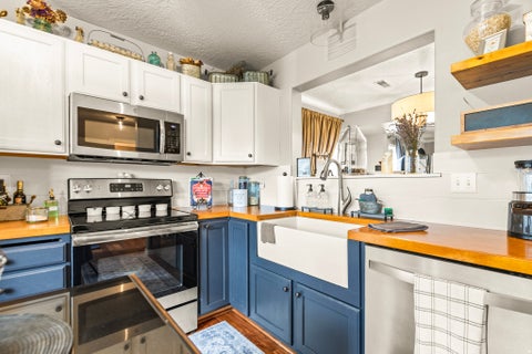 Tiny photo for 886 E HAMLET CIR N, Midway, UT 84049 (MLS # 2183501)