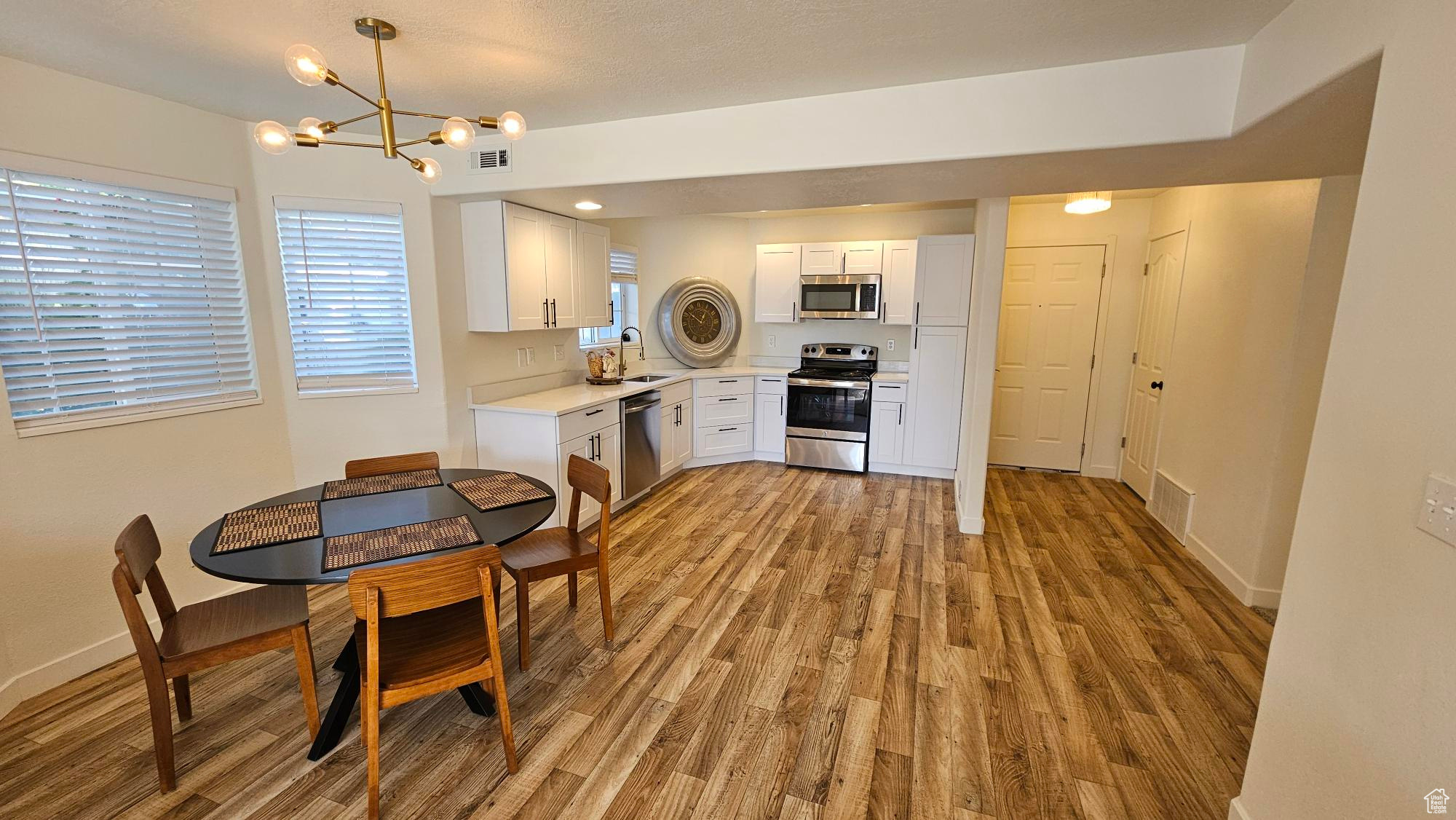 COUNTRY WOODS - Residential