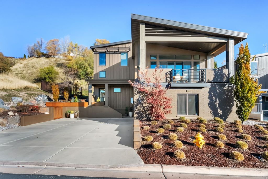 Photo of 73 E COLUMBUS CT, Salt Lake City, UT 84103 (MLS # 2131226)