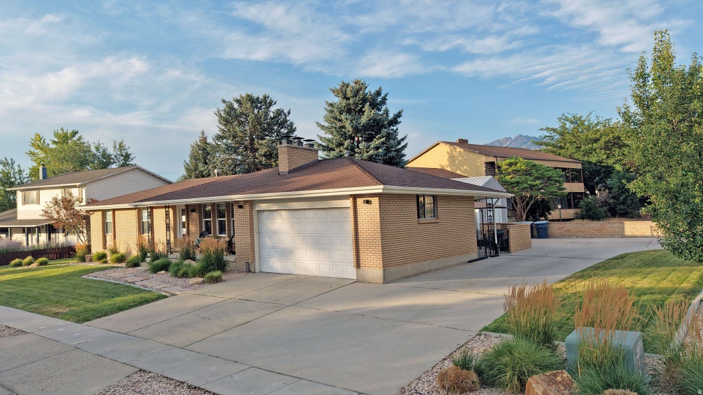 Photo of 8291 S EL MANICERO WAY E, Sandy, UT 84093 (MLS # 2173315)