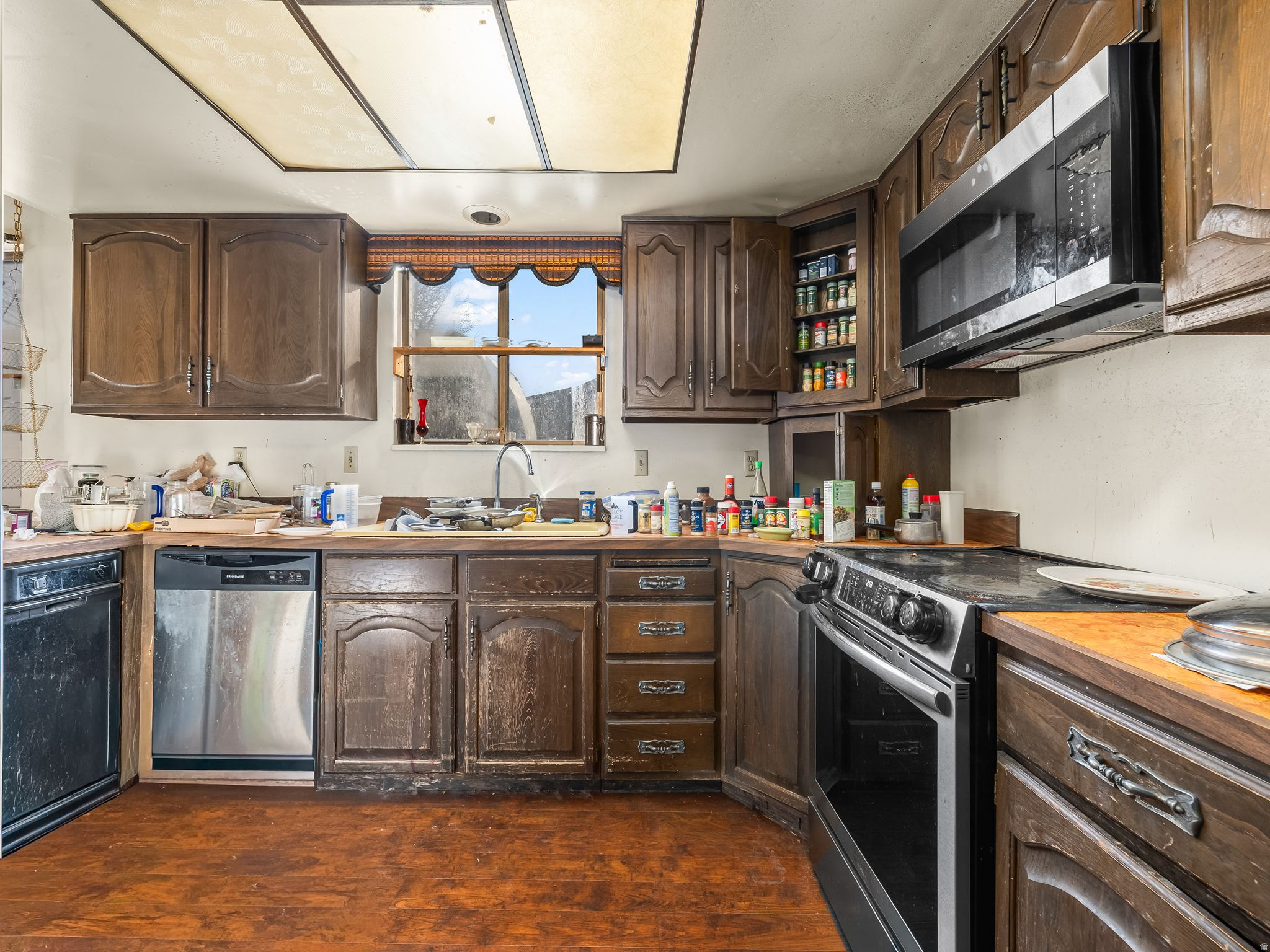 CLOVER CREST - Residential