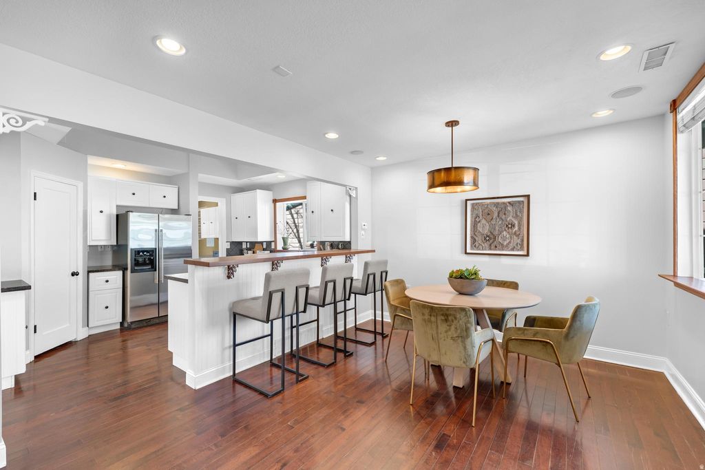 Photo of 328 E KENSINGTON AVE S, Salt Lake City, UT 84115 (MLS # 2144314)