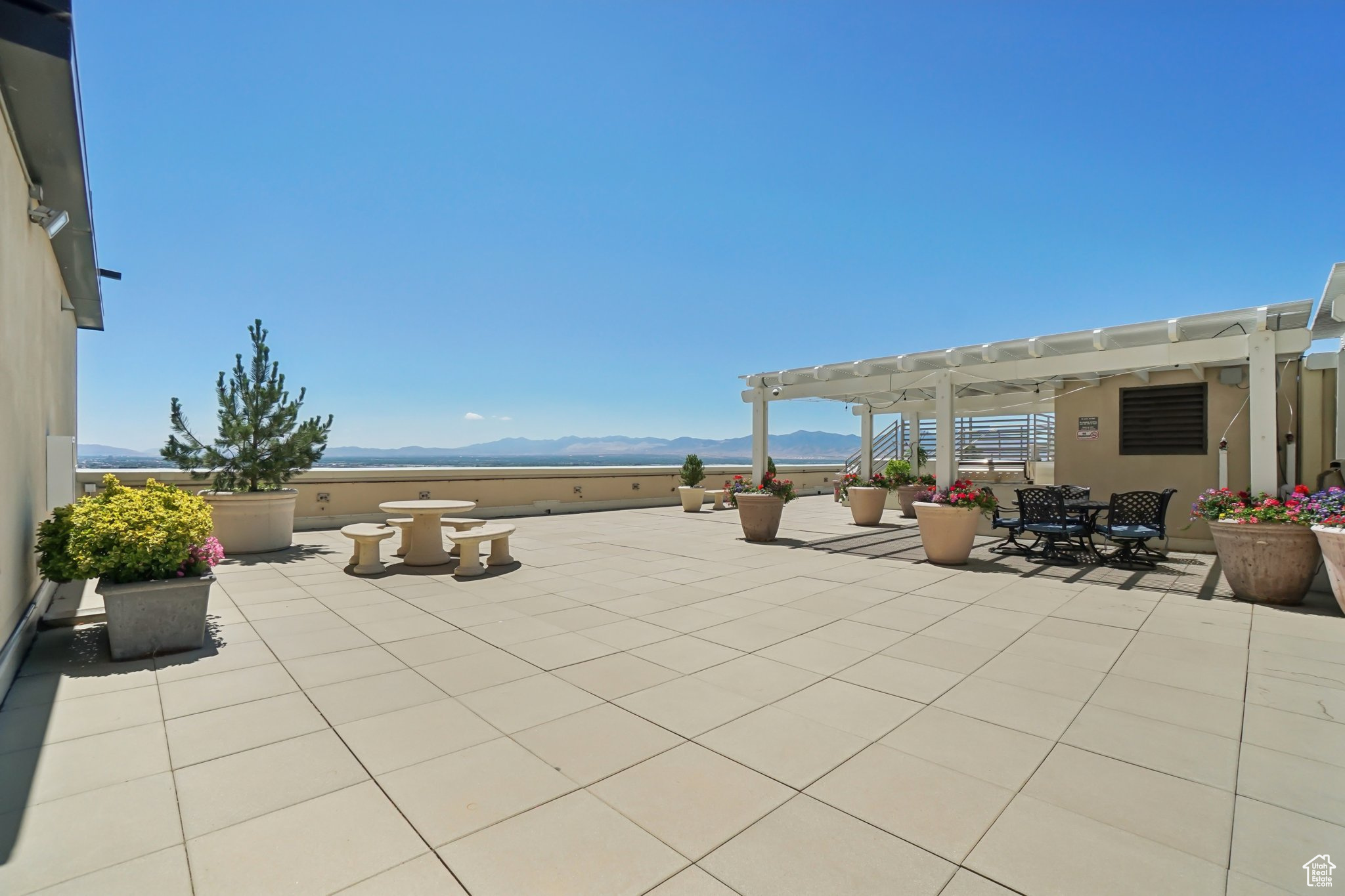 AMERICAN TOWERS - Residential