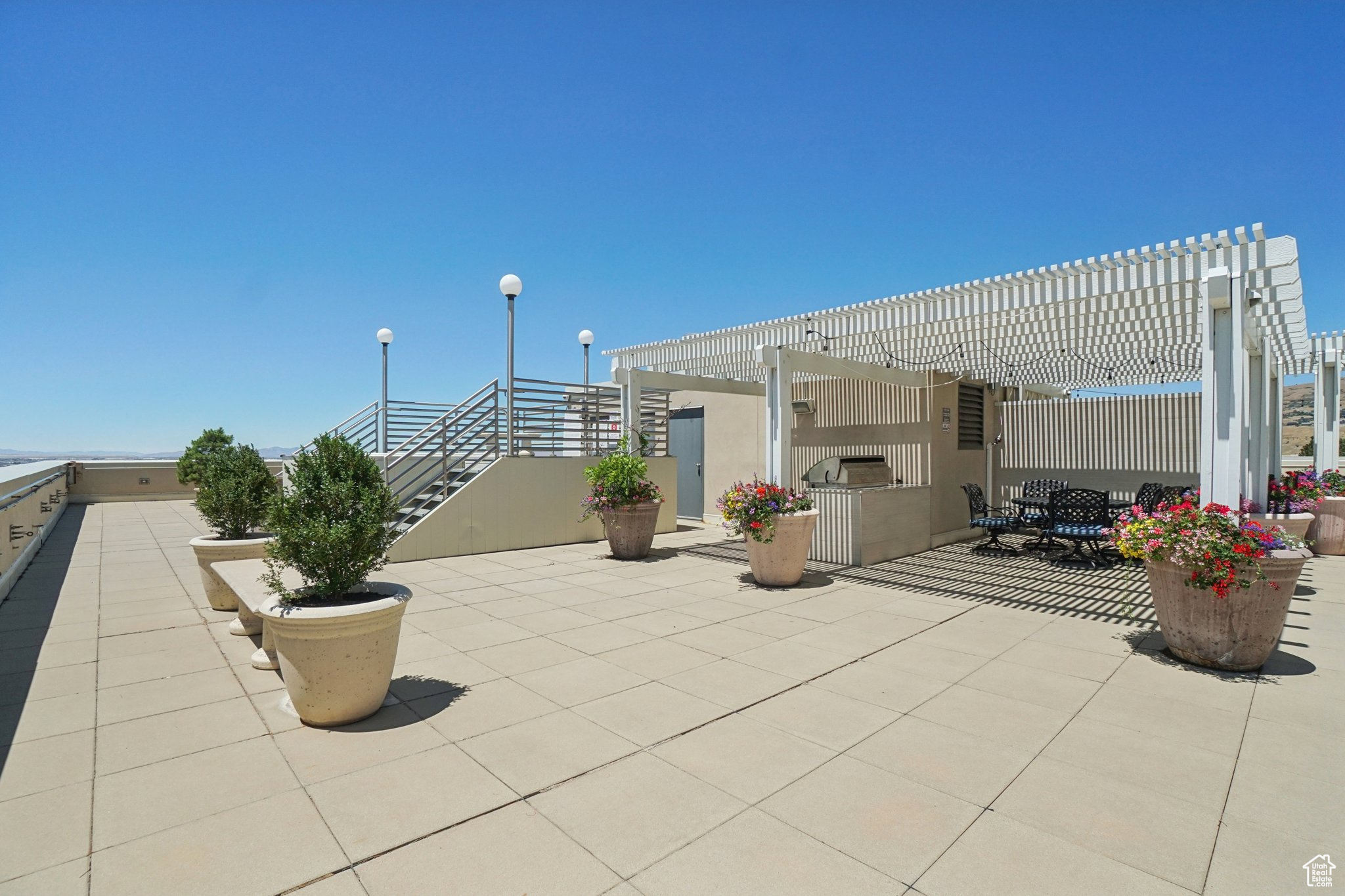 AMERICAN TOWERS - Residential