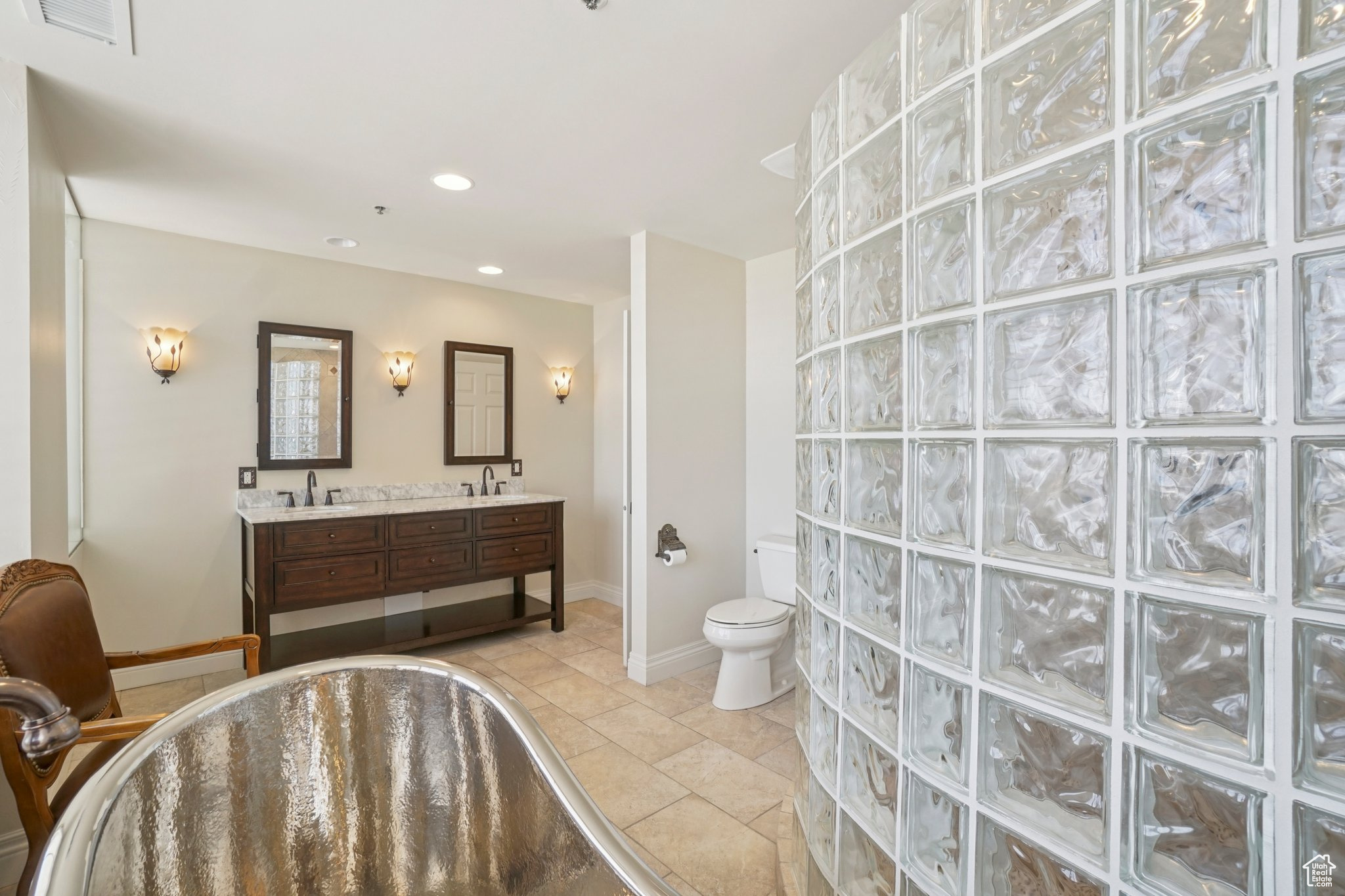 AMERICAN TOWERS - Residential