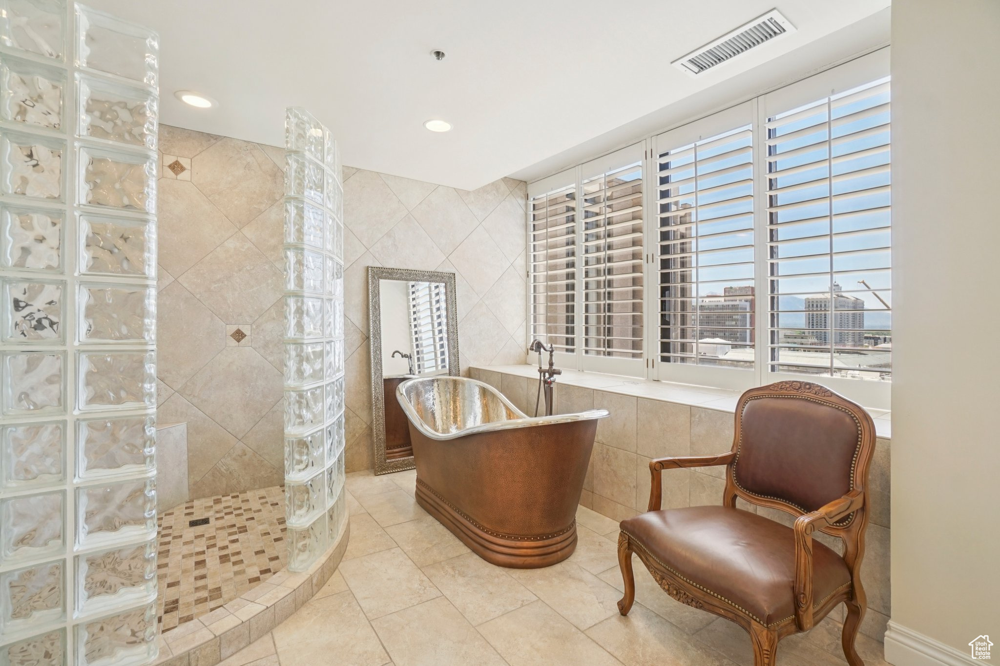 AMERICAN TOWERS - Residential