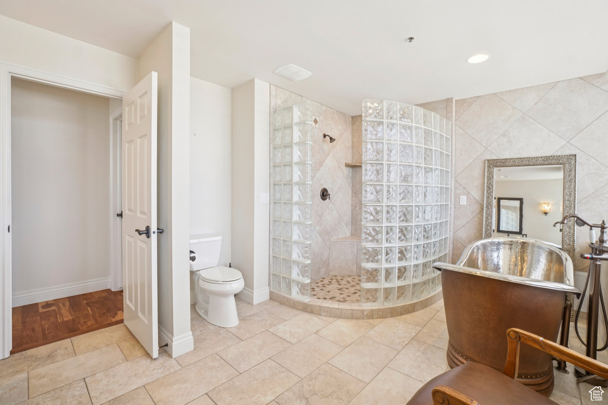 AMERICAN TOWERS - Residential