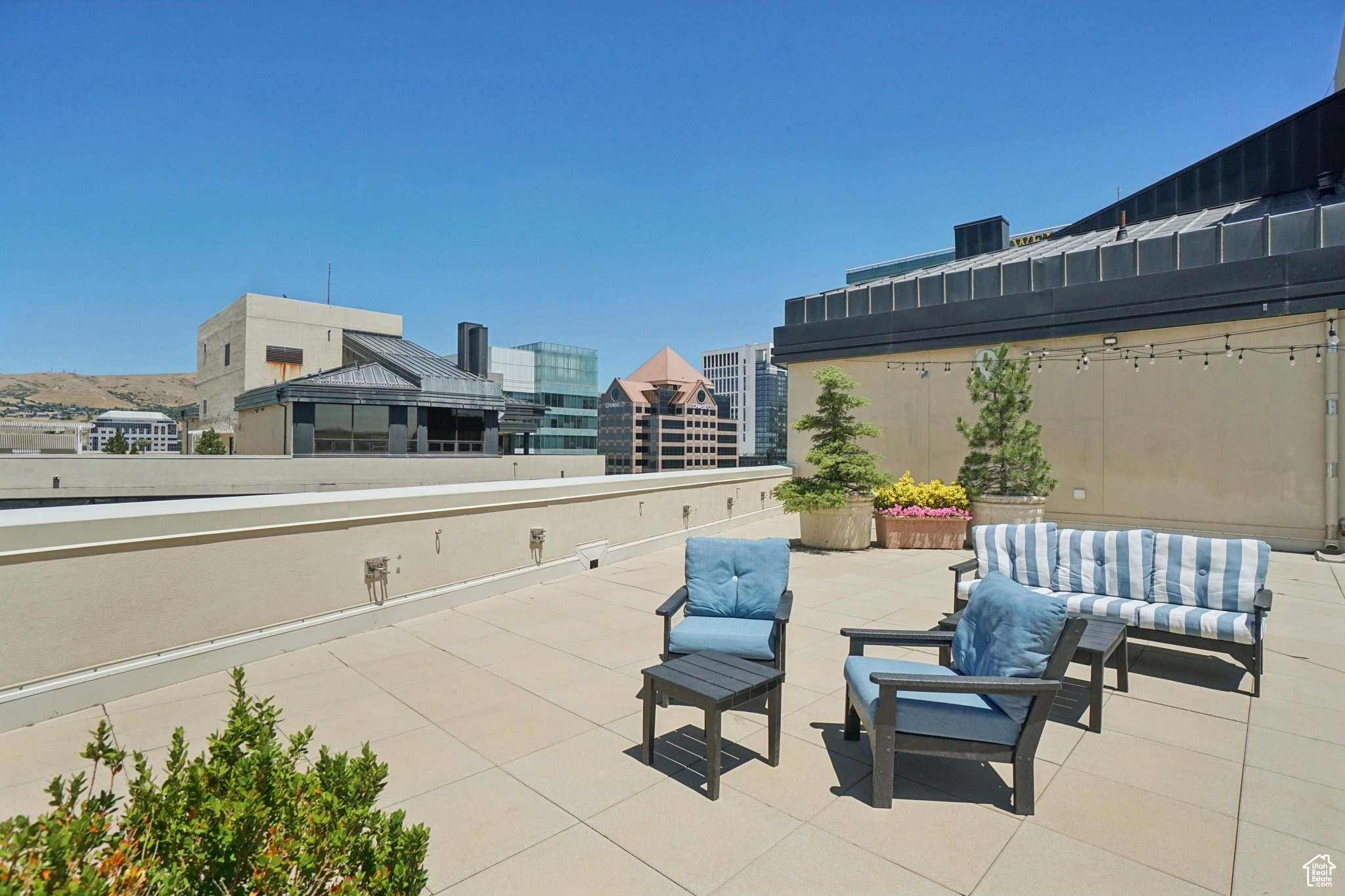 AMERICAN TOWERS - Residential