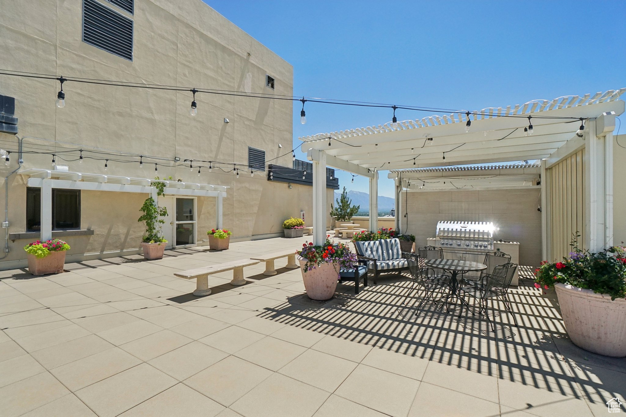 AMERICAN TOWERS - Residential