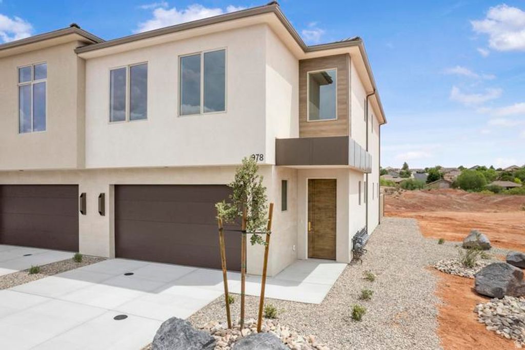 Photo of 1002 N MANEN ST, Washington, UT 84780 (MLS # 2156976)
