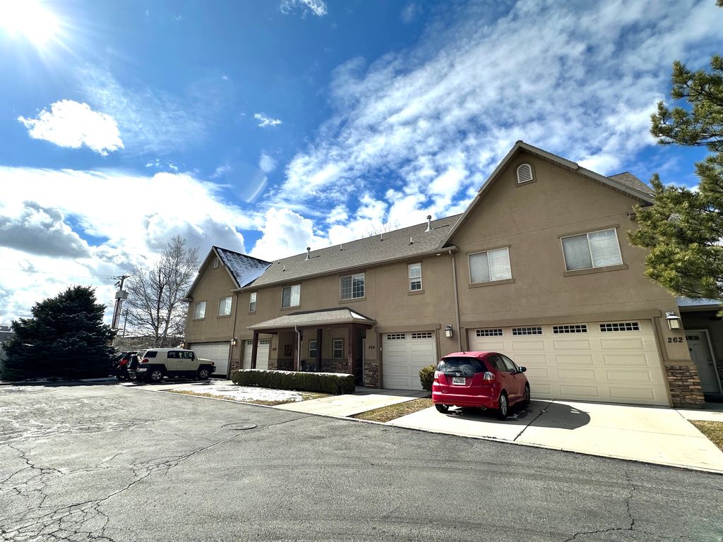 Photo of 264 E ROCKINGHAM CT S, Salt Lake City, UT 84115 (MLS # 2138758)