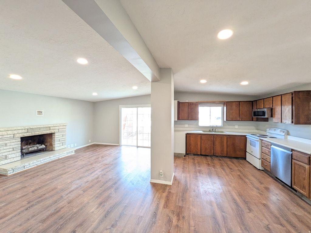 Photo of 758 W 1000 S, Woods Cross, UT 84087 (MLS # 2124560)
