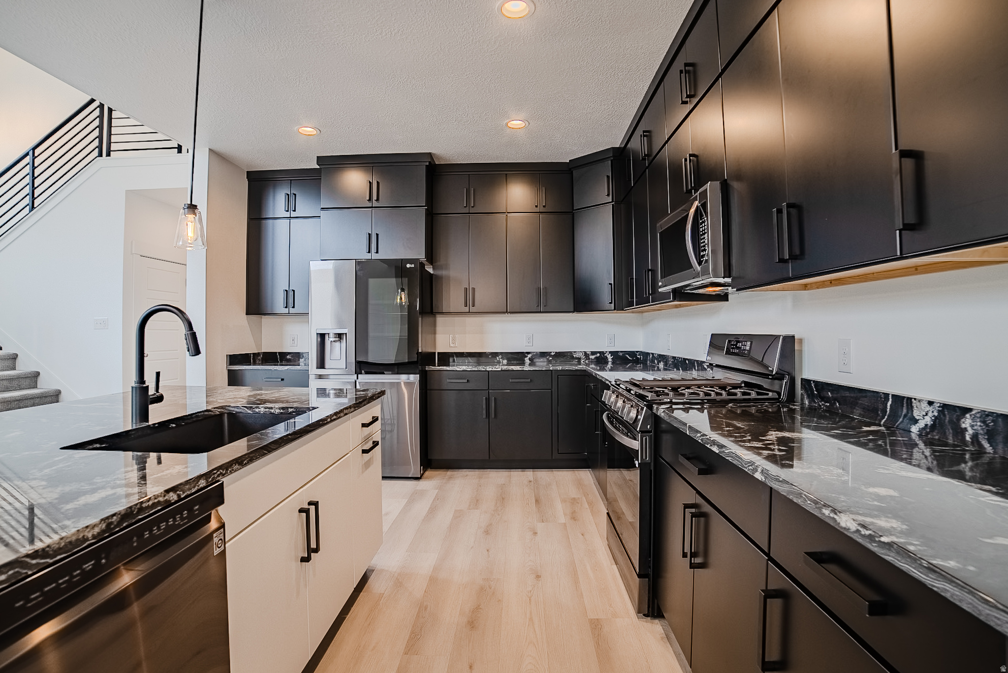 MOUNTAIN RIDGE - Residential