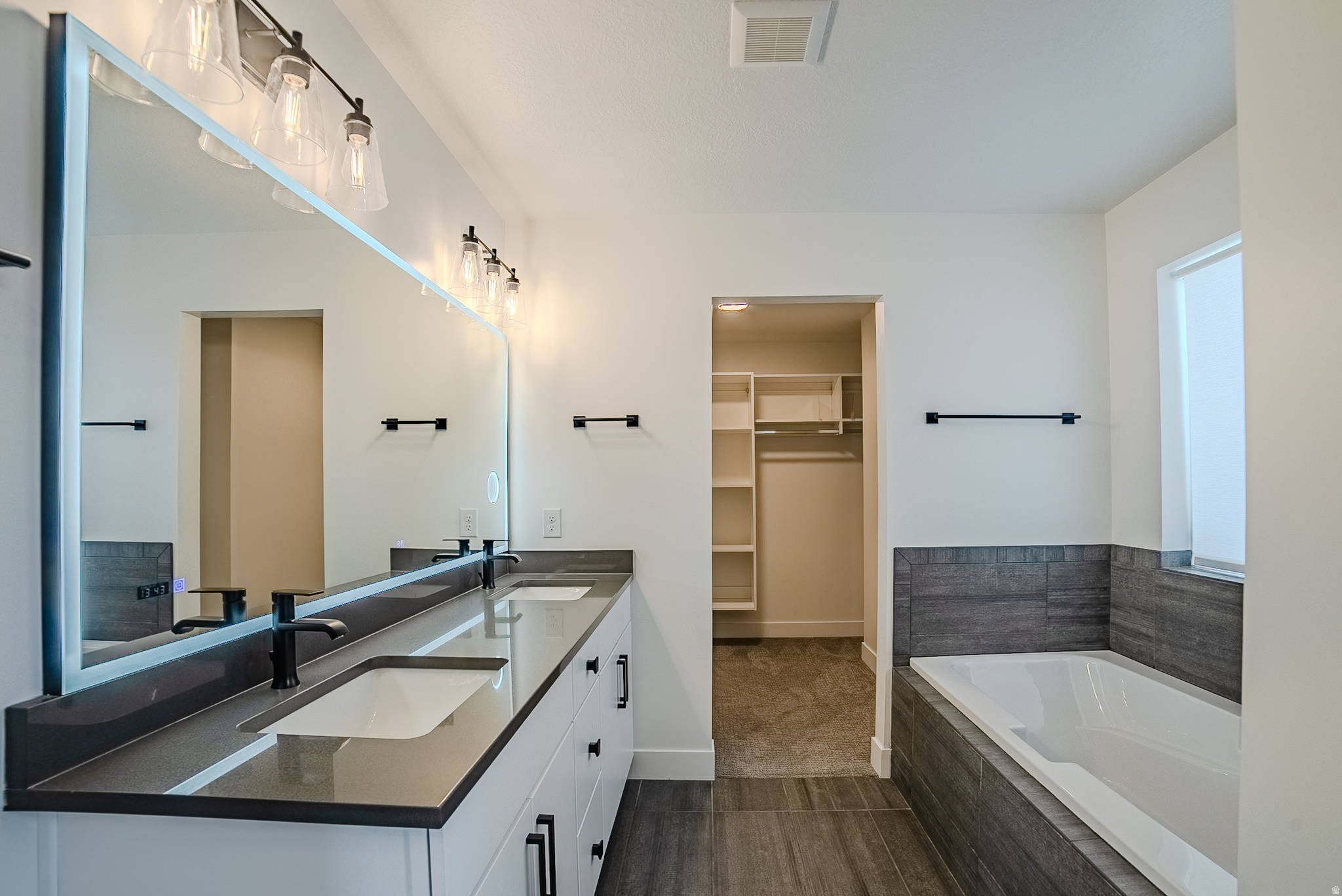 MOUNTAIN RIDGE - Residential