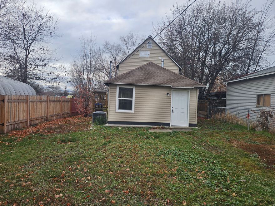 Fantastic Remodel in a great east side salt lake city area. Move in Ready. New Furnace, A.C., Kitchen Cabinets, Stainless Steel Appliances, Quartz Countertops, Water Heater, Carpet, Tile. Fresh Paint, Updated Kitchen and Bathrooms. Huge lot and a private Back Yard.