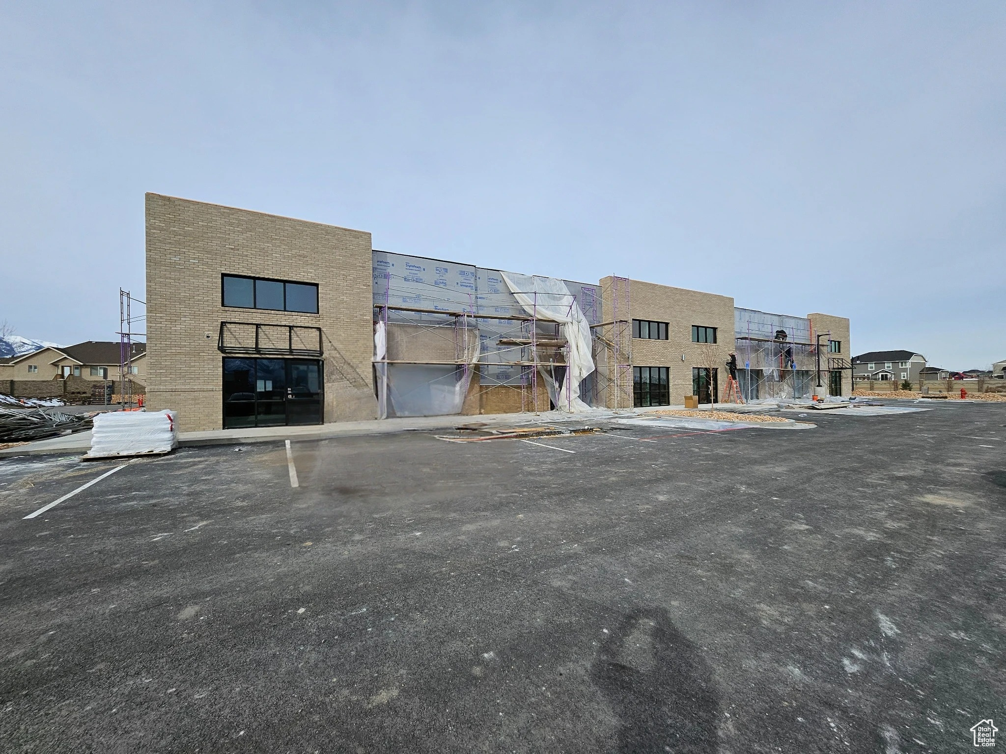 THE HERRIMAN BOULEVA - Commercial Lease